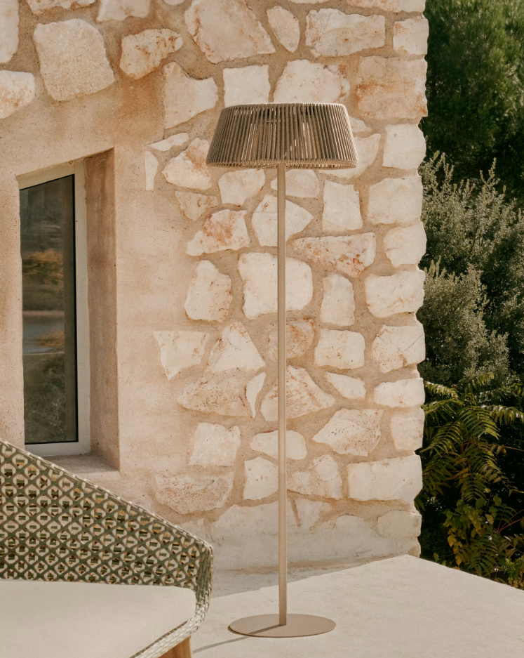 ALDET - Lampadaire solaire d'extérieur en corde chinée beige et pied en métal beige - Ø 46 cm