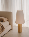 MARGA - Lampadaire en bois avec finition naturelle 